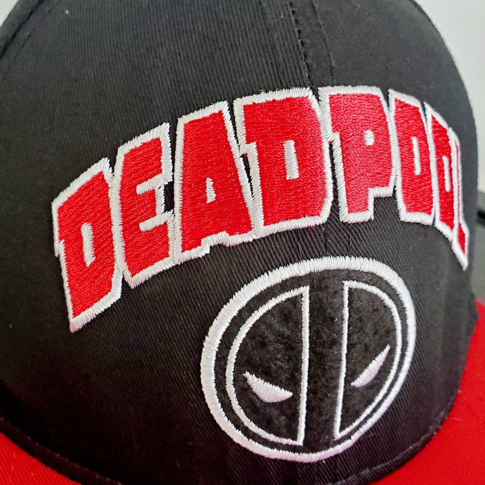 MARVEL DEADPOOL Snapback Hat Embroidered Logo Pop Culture Comics Movie Like New